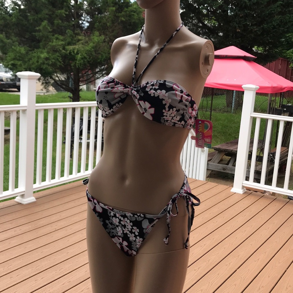 🌷ON-SHORE ONE-PIECE SWING-SUIT IN SIZE MEDIUM 🌷